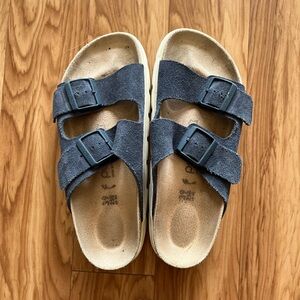 Birkenstock plateform sandals / size 8